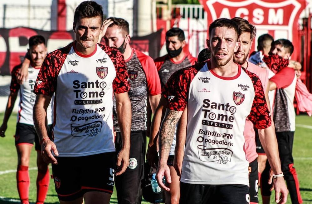 Piezas Clave. La experiencia de Sergio “Cepillo” Sánchez (5) y el olfato goleador de Juan Manuel Romero serán muy importantes. / Gentileza Prensa FADEP