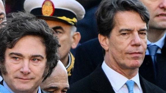 El mandatario reveló desde su estadía en España el motivo por el cual reemplazó al exjefe de Gabinete con quien era su ministro del Interior, Guillermo Francos. Foto: Gentileza.