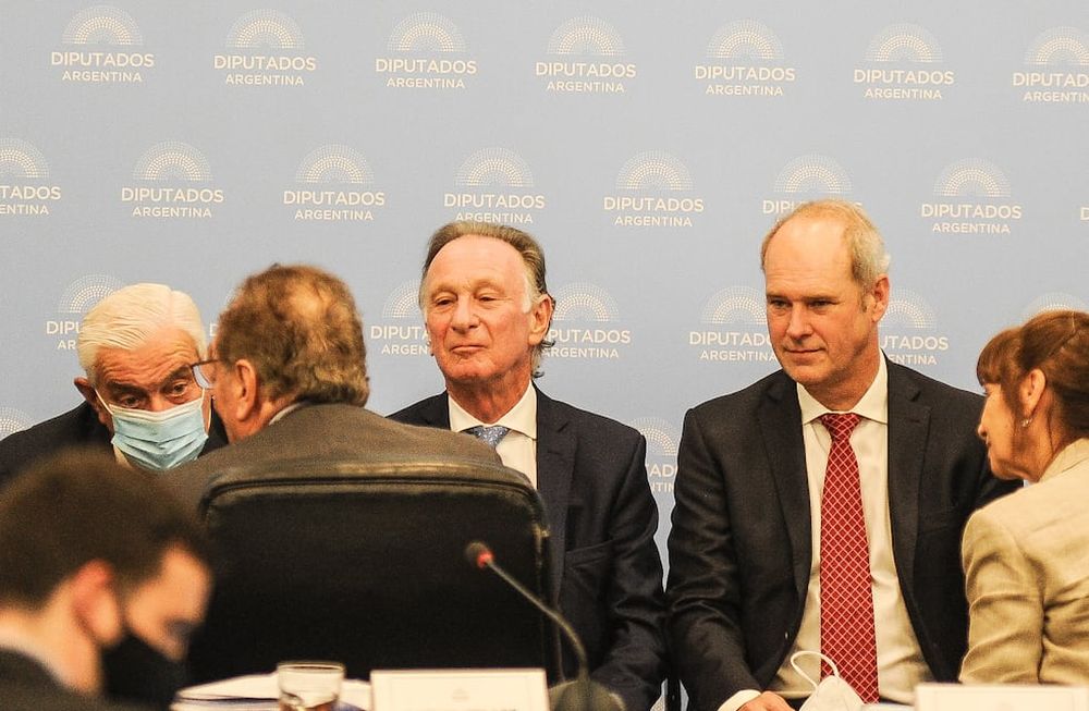 Gobernadores junto a empresarios y sindicalistas en Diputados para tratar la deuda con el FMI . Foto Federico Lopez ClaroGustavo WeissJavier BolsicoAdelmo Gabbi