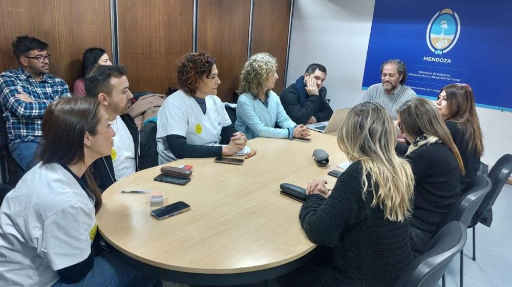 Ampros fue uno de los gremios que comunicó el rechazo del aumento salarial.