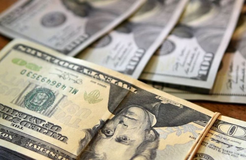El Banco Central (BCRA) adquirió 47 millones de dólares, logrando un saldo neto positivo por segundo día consecutivo, aunque las reservas disminuyeron en 12 millones de dólares, situándose en 27.299 millones de dólares.
