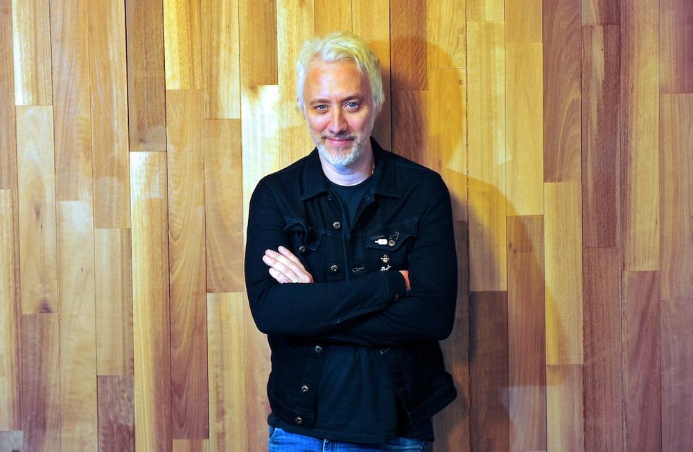 Con pocos adornos, moderna y tonos claros, así es la casa de Andy Kusnetzoff