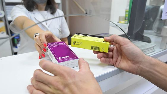 Los médicos reciben cada vez más consultas sobre las consecuencias de abandonar tratamientos, que en muchos caso no se pueden dejar de lado. Foto: Archivo / Los Andes