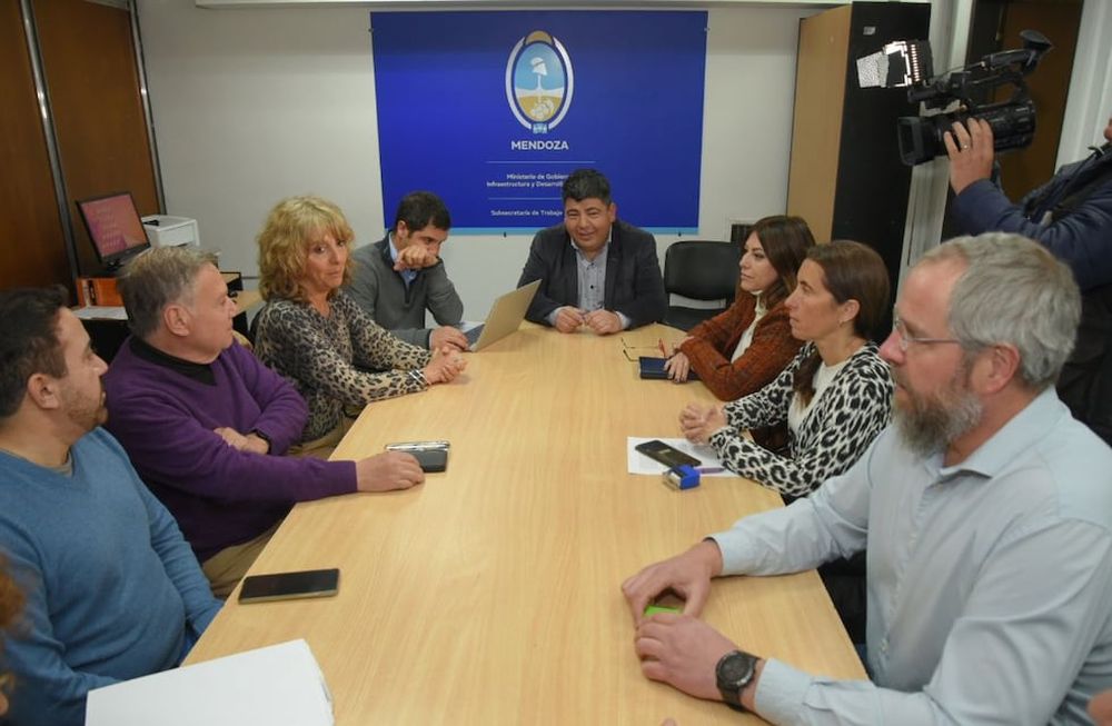 Ampros rechazó la oferta salarial del Gobierno. Foto: Prensa Gobierno de Mendoza.