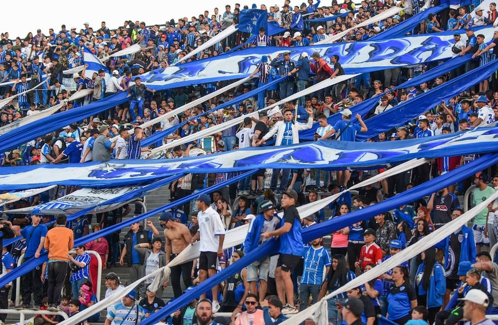 Godoy Cruz la pasó mal, pero le ganó a Arsenal y se metió de lleno en la pelea por el título.Foto: Mariana Villa / Los Andes