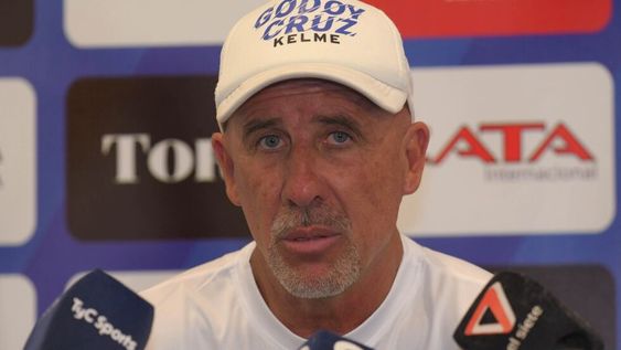 El Gato Oldrá sacó pecho en la conferencia de prensa como técnico de Godoy Cruz