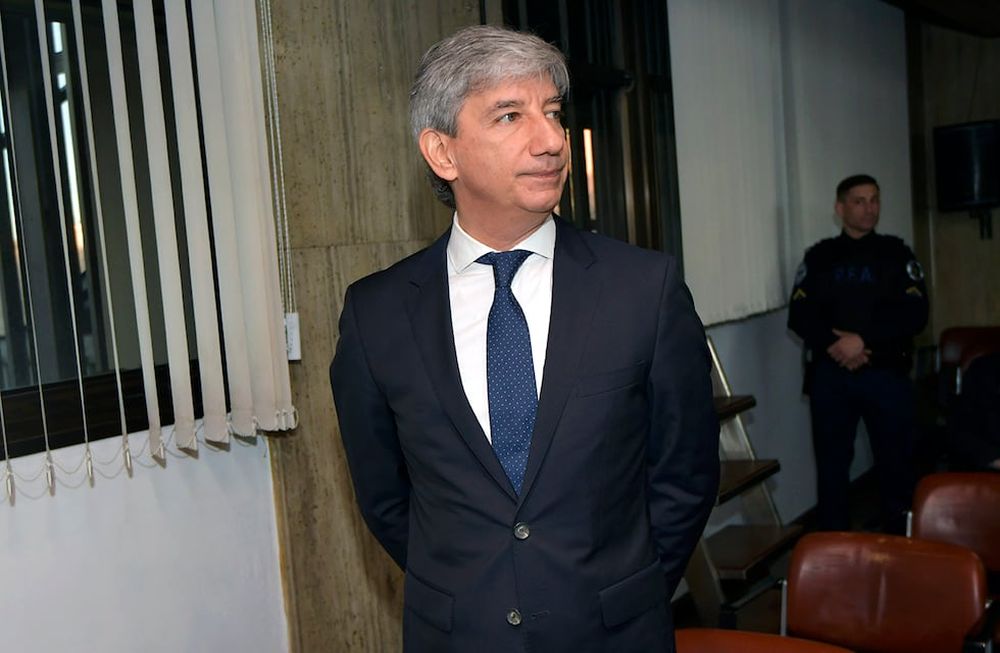 El juez federal Walter Bento ingresando a Tribunales Federales, enfrenta dos instancias. un juicio penal, que arrancó a fines de julio y el proceso por mal desempeño, que comenzó en el Consejo de la Magistratura y desembocó en el Jurado de Enjuiciamiento de Magistrados.Foto: Orlando Pelichotti