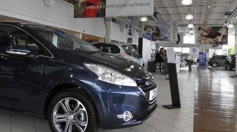 El freno a las importaciones ha impulsado la venta de los autos nacionales; pasando de ocupar un 30% de participación en  el marcado al 50%.