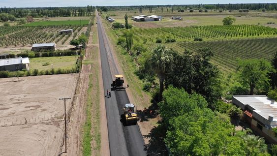 Vialidad Mendoza asfalta caminos de zonas exportadoras de General Alvear