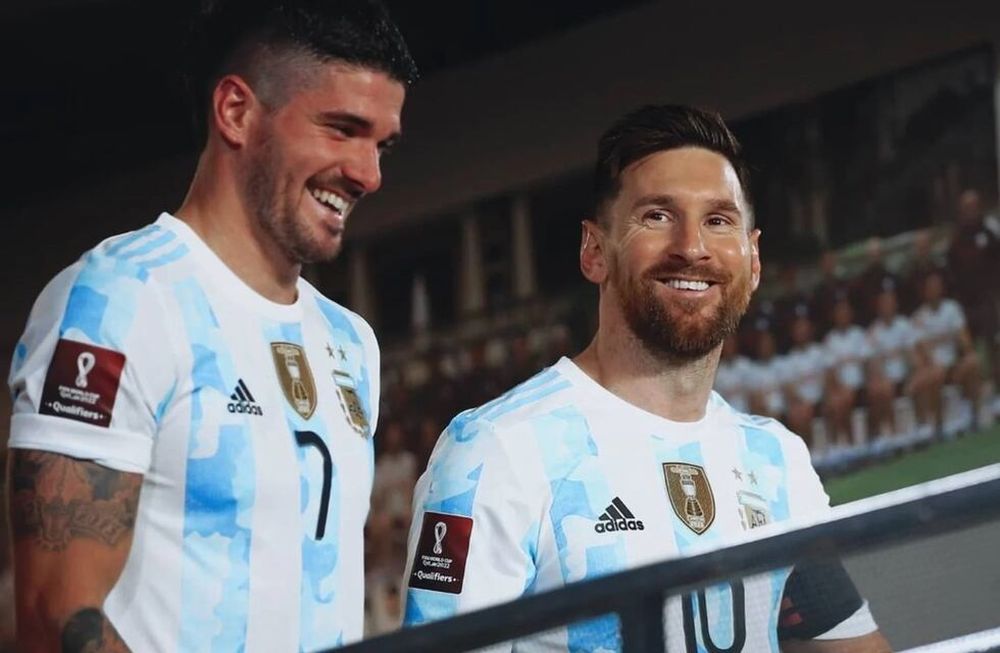 El mediocampista del Atlético Madrid intentó bajar las expectativas: Nosotros y la gente estamos muy ilusionados. Demasiado. Tenemos que trasmitir un poco de calma, afirmó.