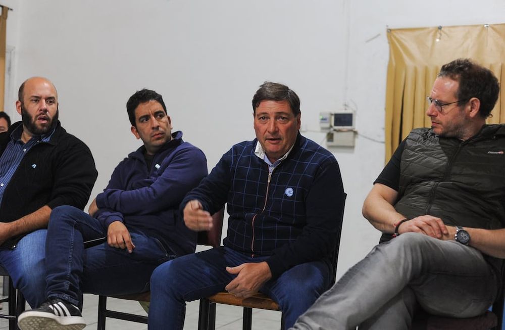 El precandidato a gobernador del Frente Elegí, Omar Parisi, junto a su compañero de fórmula, Lucas Ilardo, y el concejal sanrafaelino Nadir Yasuff. Foto: Twitter