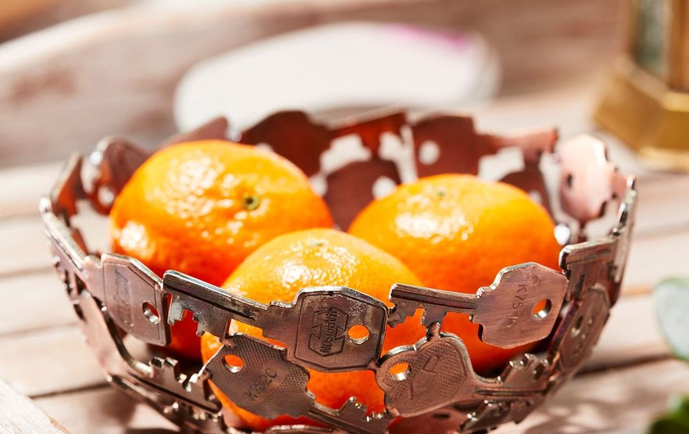 Esta idea demuestra cómo un objeto que parecía olvidado puede tener una nueva función en casa, transformando la decoración con un toque personal.