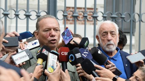 Los Andes | El ministro de Seguridad bonaerense, Sergio Berni, y el titular de la Unión Tranviarios Automotor (UTA), Roberto Fernández, tras la reunión en La Plata. (Clarín)