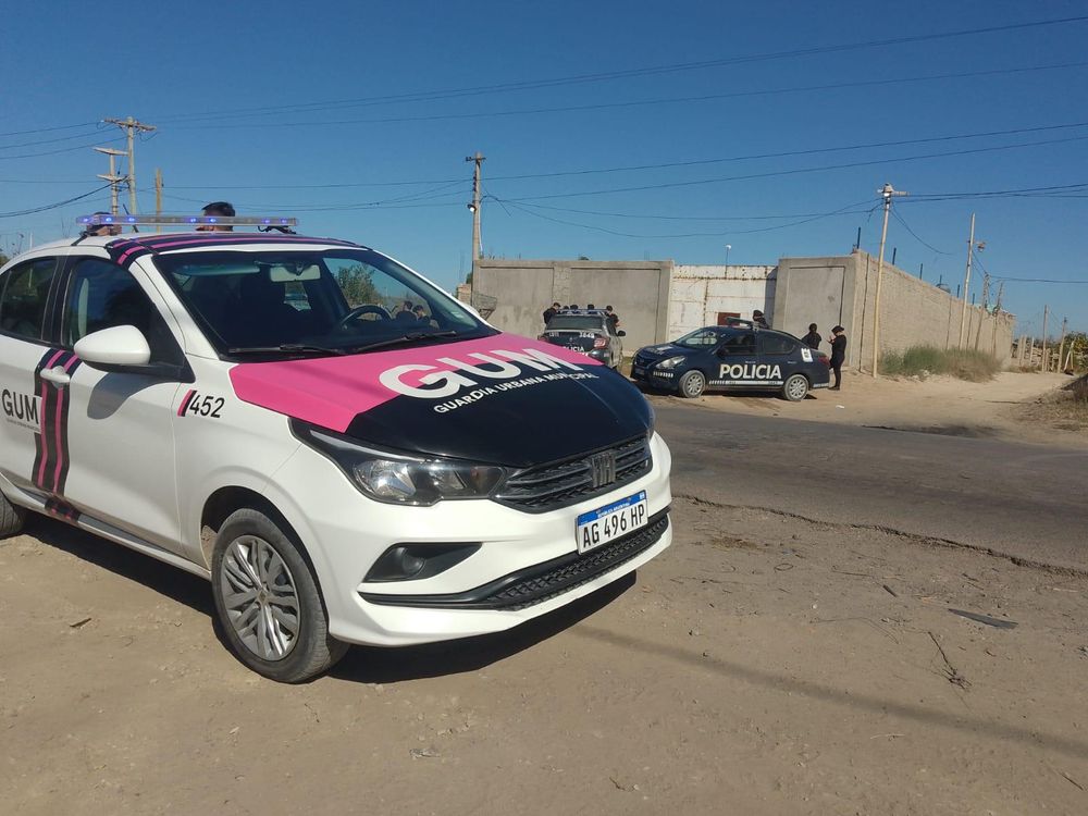 Móvil de la Guardia Urbana Municipal de Las Heras en acción. 