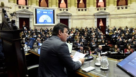 El diputado Omar de Marchi junto a otros legisladores de Juntos por el cambio piden que el ex ministro Kulfas vaya al Congreso. Foto: Prensa Diputados.