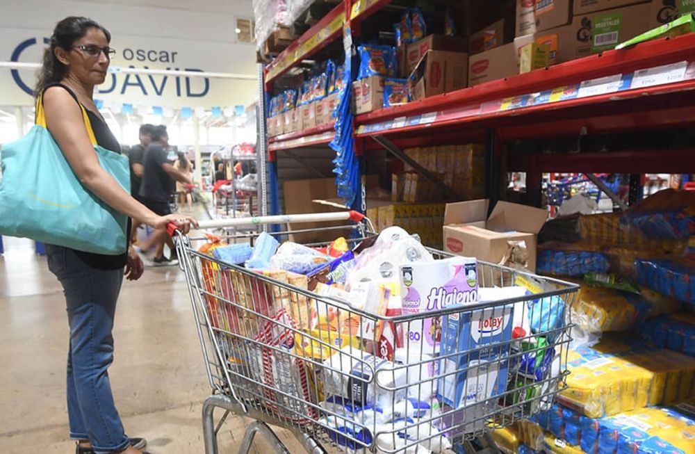 una familia “familia promedio/típica/representativa mendocina” necesitó el último mes $252.900 para no sentirse en “niveles de pobreza”, y abonar los gastos de alquiler, comida, educación y vestimenta, entre otros. Foto: José Gutiérrez / Los Andes