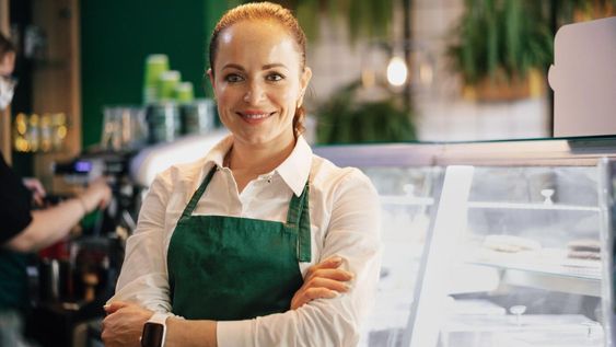 Los empleados de comercio recibirán un aumento escalonado y bonos entre julio y diciembre de 2025.