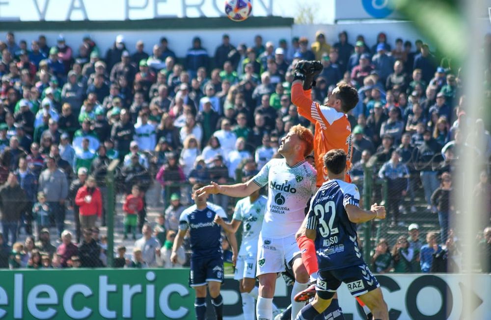 Sarmiento y Gimnasia de La Plata se fueron 0 a 0 al descanso (Foto: Prensa Sarmiento).