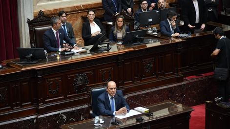 Francos enfrentará a Diputados en el Congreso.