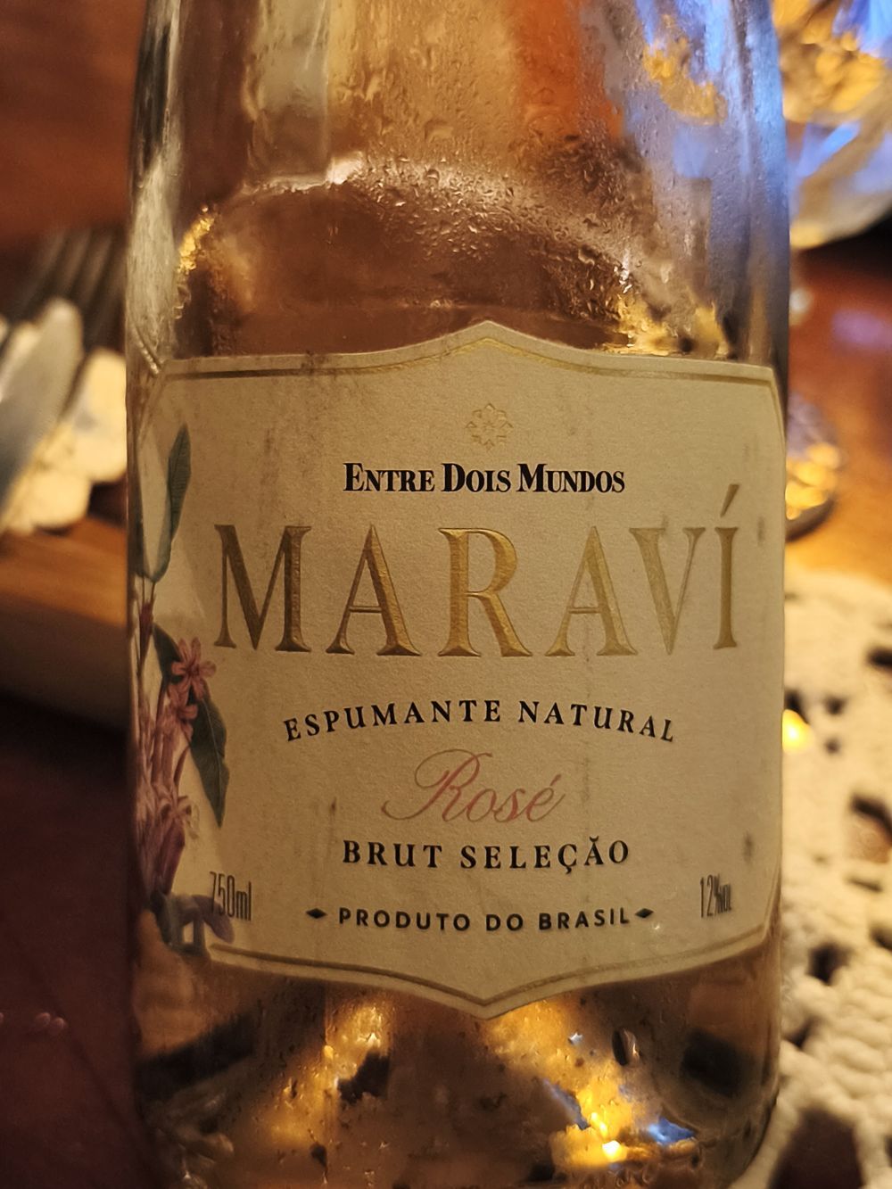 Maraví, un muy buen espumante rosado brasileño producido por la familia Miolo. El Grupo Miolo es el mayor exportador de vinos del Brasil y, desde fines del año pasado, propietario de la bodega Renacer, en Mendoza.