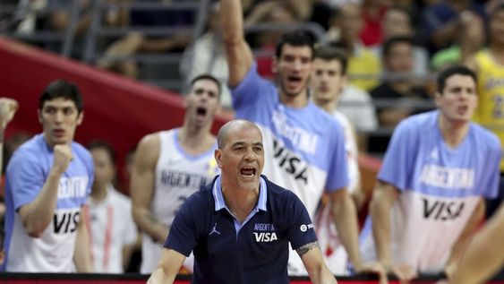 Sergio Hernández hace unos meses confirmó que seguirá al frente de la Selección, rumbo a los JJ.OO de Tokio (2021).
