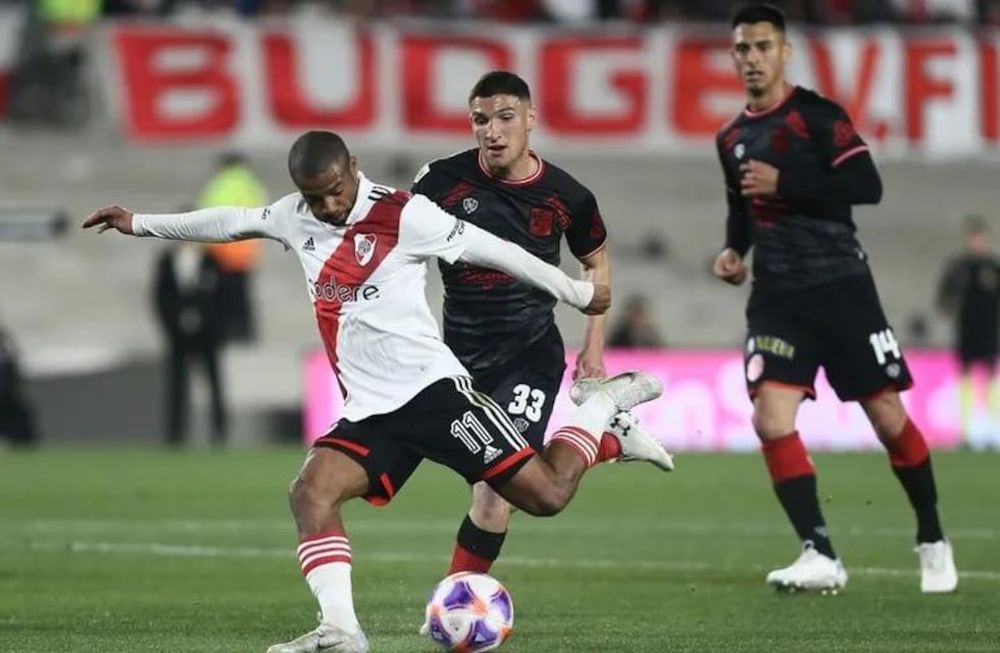 River enfrenta a Barracas Central por la fecha 17 de la Liga Profesional.
