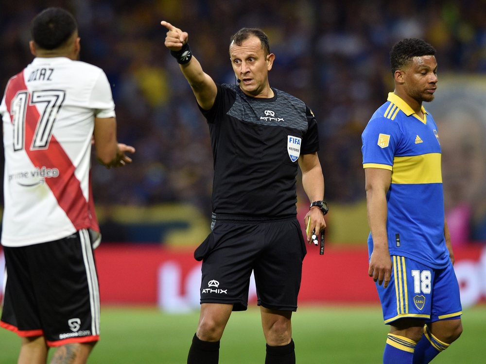 Darío Herrera dirigió varios Superclásicos, y sumará uno más este domingo.&nbsp;