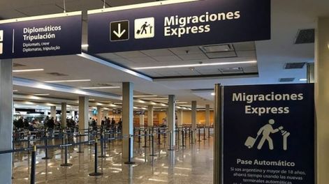 El Gobierno agiliza la autorización de viajes al exterior para menores de 18 años