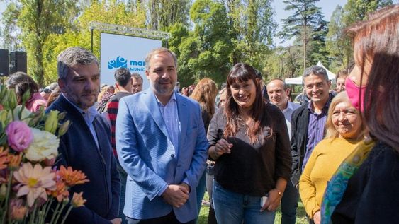 El intendente de Maipú, Matías Stevanato junto al ministro de Desarrollo Social de la Nación, Juan Zabaleta y Fernanda Miño, Secretaria de Integración Socio Urbana. Desde la comuna peronista criticaron la gestión provincial.