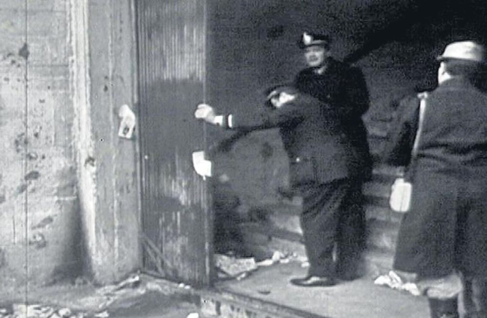 Foto histórica de la puerta 12 del estadio Monumental, que fue cerrada con candado a la salida de un superclásico y fallecieron 71 simpatizantes Xeneizes.