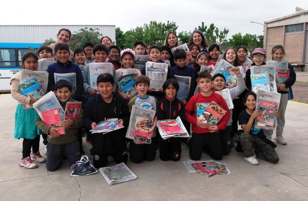 Todos los alumnos de 4º grado de la escuela Nº 1-396 “Clodomiro Giménez”, de Maipú, acompañados por sus docentes, Verónica Ubillos y Roxana Benítez.
