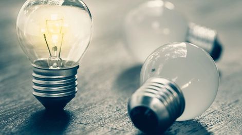 Reciclar focos es una opción para ayudar al medioambiente a través de ideas que aportan estilo y personalidad a cualquier espacio de casa.