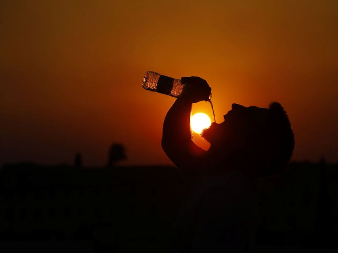 En el hemisferio norte viven momentos agobiantes debido al calor extremo que se sufre en América del Norte, Asia y Europa. EFE.