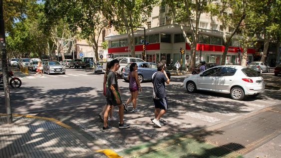 El apagón en Mendoza duró más de cuatro horas y se debió a una falla en el sistema de transporte nacional dejó a gran parte de la provincia sin luz. Foto: Ignacio Blanco / Los Andes