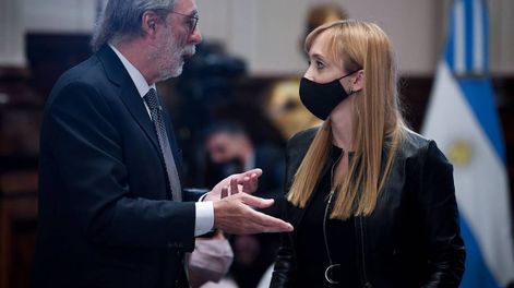 Los Andes | El diputado Pablo Tonelli y la senadora Anabel Fernández Sagasti expusieron sus diferencias.