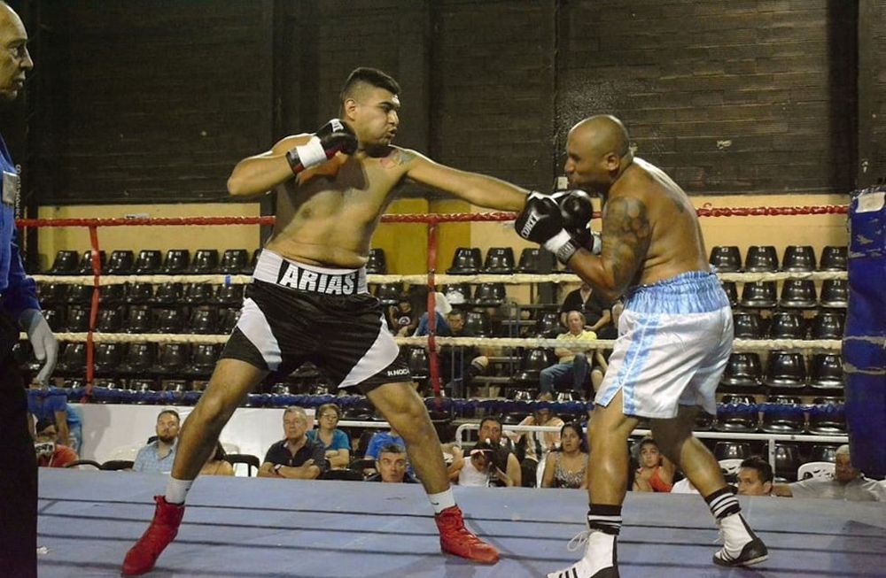 Boxeo: Arias cerró el año con un KO