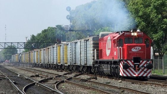 En 2018, el gobierno de Macri avanzó con algunas mejoras que permitieron que productos mendocinos, como el vino, llegaran al puerto de Buenos Aires.