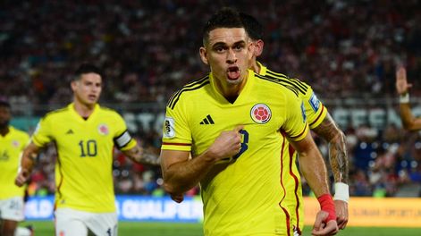 AMDEP3499. ASUNCIÓN (PARAGUAY), 21/11/2023.- Rafael Santos Borré de Colombia celebra un gol hoy, en un partido de las Eliminatorias Sudamericanas para la Copa Mundo de Fútbol 2026 entre Paraguay y Colombia en el estadio Defensores del Chaco en Asunción (Paraguay). EFE/ Daniel Piris