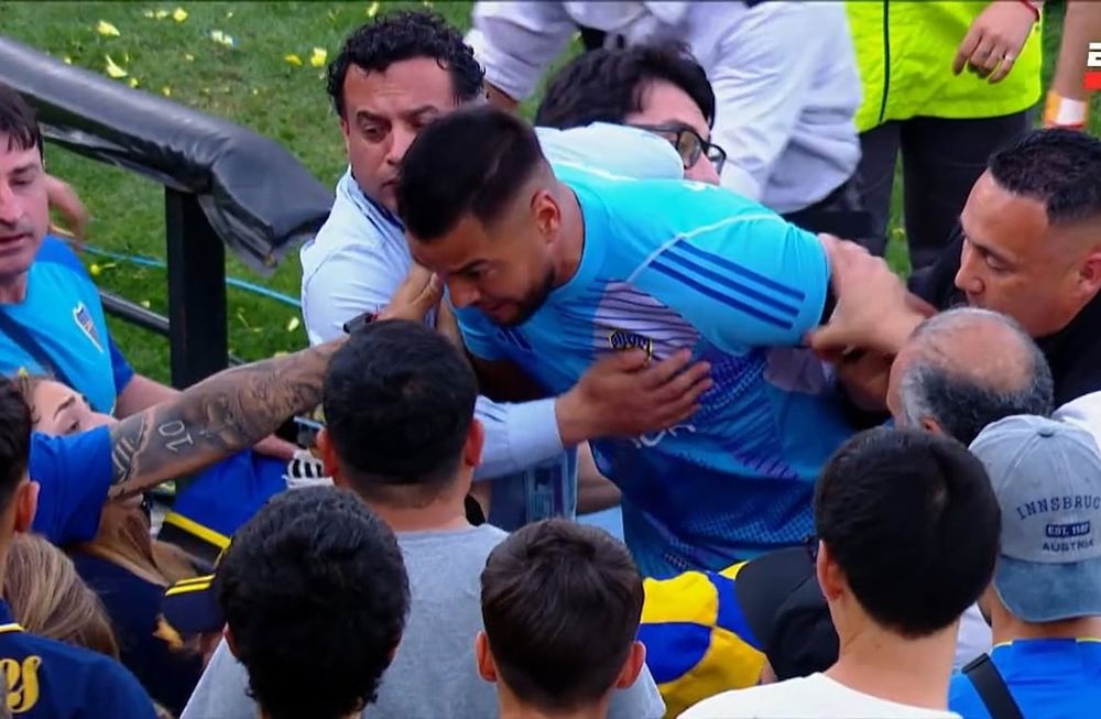Chiquito Romero insultó y a un plateista de Boca que reprobó la actuación de Boca. / Gentileza.
