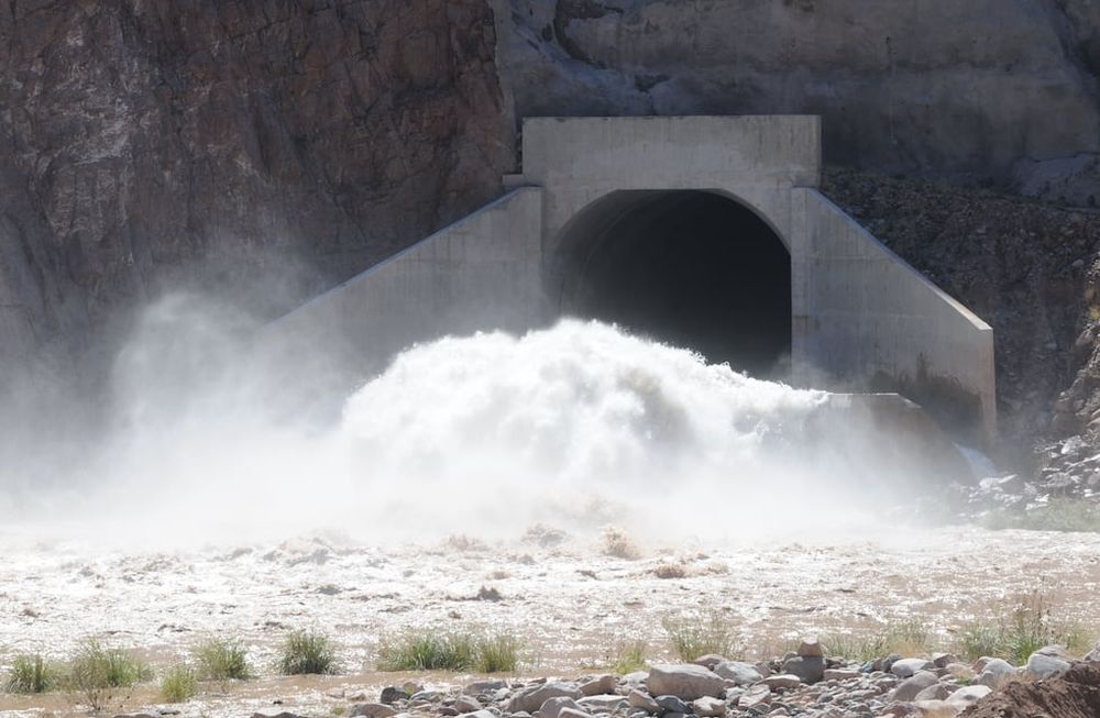 Las tareas, están asociadas al Plan de Mantenimiento de la Presa y serán realizadas por la empresa CEMPPSA y coordinadas por la Dirección de Hidráulica a partir de las 8 horas. Archivo.