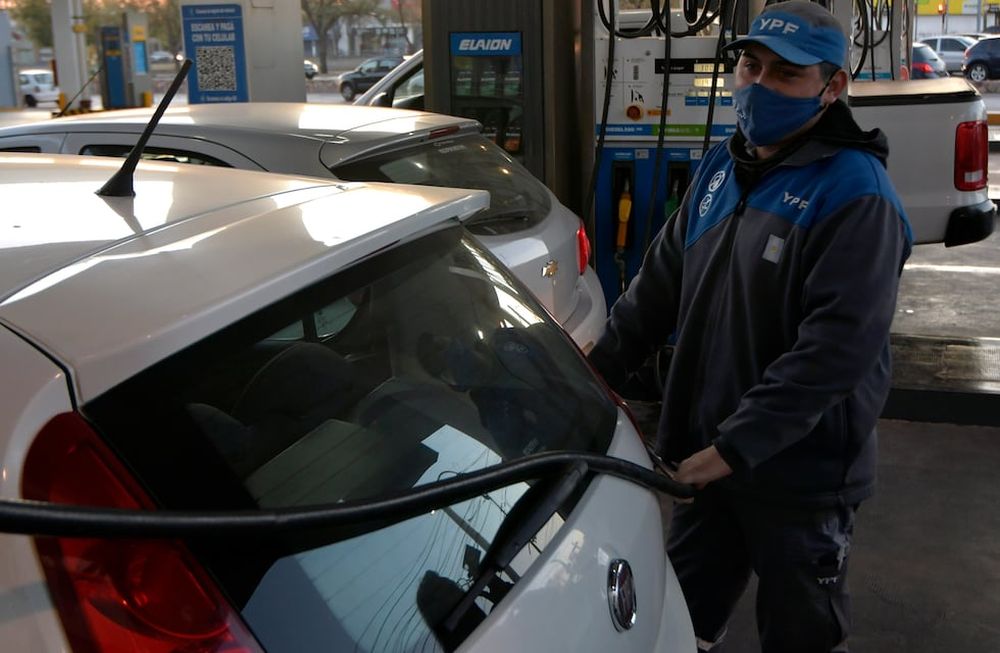 YPF busca restablecer el expendio normal de gasoil en Mendoza y otras provincias. Foto: Orlando Pelichotti / Los Andes