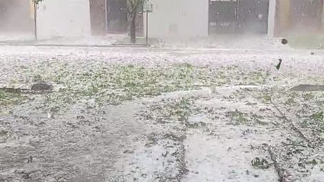 Fuerte tormena con lluvia, viento y granizo, afectó esta tarde Santa Rosa y zonas del sudeste