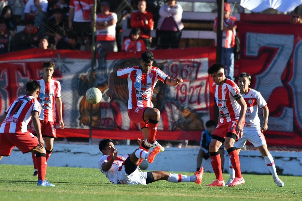 Atlético Club San Martín y Huracán Las Heras igualaron 0 a 0 en un ...