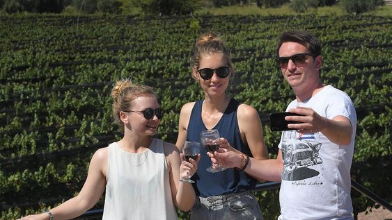 Turismo en Mendoza: el Ente Mendoza Turismo (Emetur) confirmó que las “Mansas Promociones” que ofrece la provincia para el sector turístico permanecerán vigentes hasta el 31 de mayo.