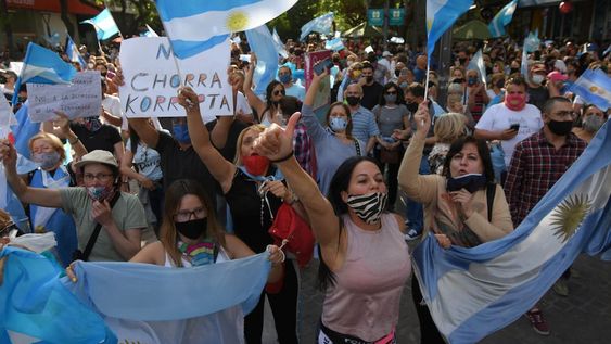 El Gobierno debería dejar de despreciar a esa clase media sobreviviente, que quiere que el país vuelva a ser enteramente de clase media. / José Gutiérrez