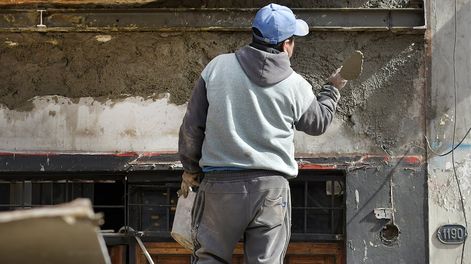 La Construcción, uno de los sectores más golpeados por los despidos y las suspensiones. Foto: Orlando Pelichotti