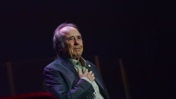 El canatautor catalán se despidió del público cordobés repasando lo más intenso de su repertorio emocionando a sus fans. Foto Javier Ferreyra