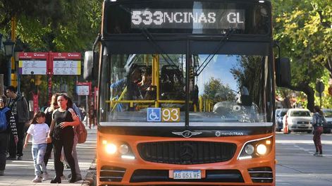 Los Andes | Se realizaron 327,6 millones de viajes (-18,1 % i.a.) mediante la tarjeta SUBE, que totalizaron $60 mil millones (20,5 % i.a.).Foto: José Gutierrez / Los Andes