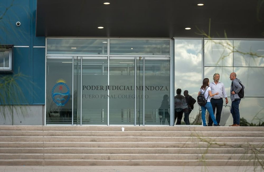 En Mendoza está vigente la normativa por la cual la participación en este tipo de procedimiento judicial es por sorteo según el DNI y cualquier persona, salvo las excepciones contempladas, podría ser convocada para ser jurado.  Foto: Ignacio Blanco / Los Andes