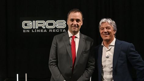 Quién es Marcelo Grandio, el periodista de la TV Pública que viajó con Adorni en jet: Déjenlo en paz a Manu